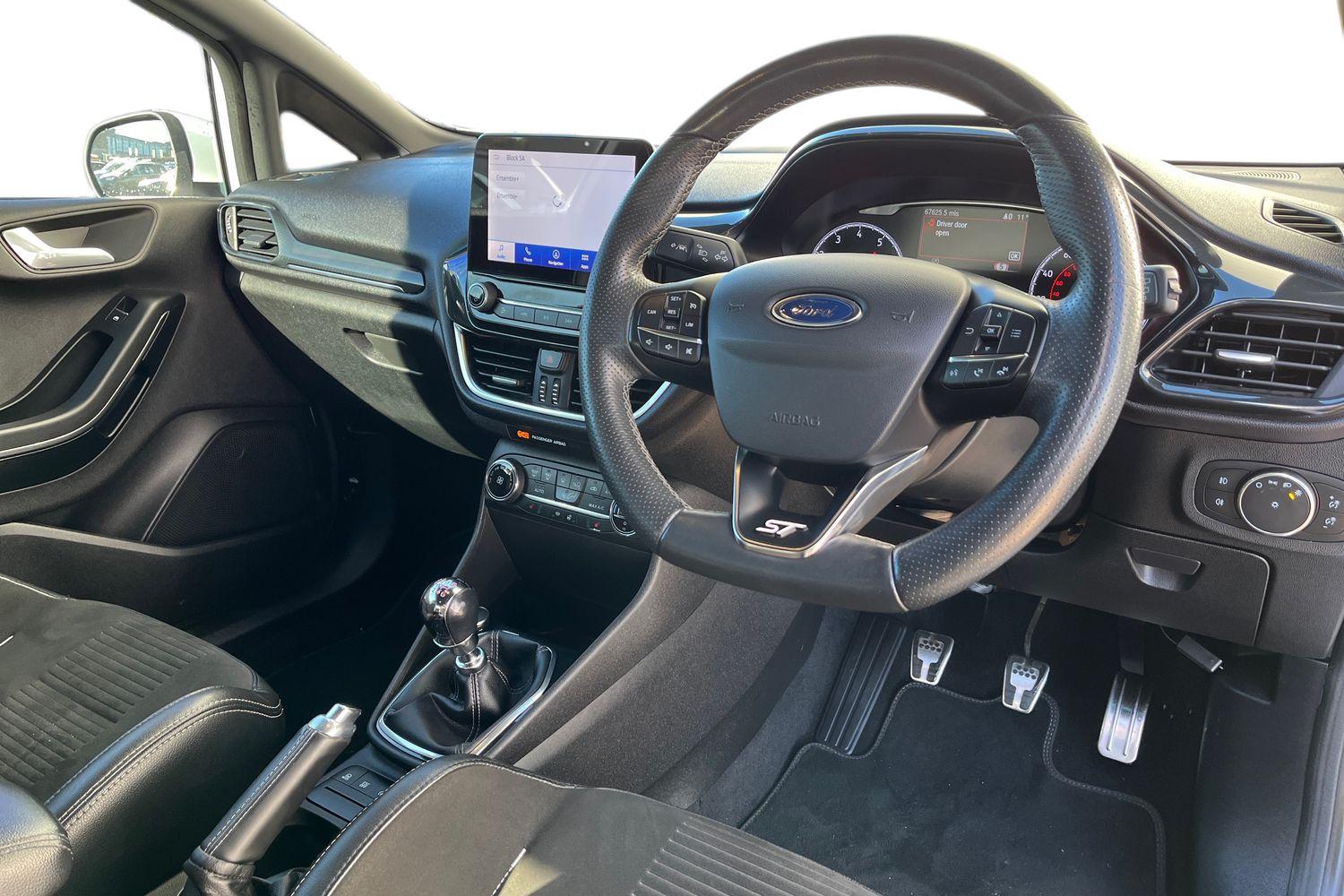Ford FIESTA Photo 8