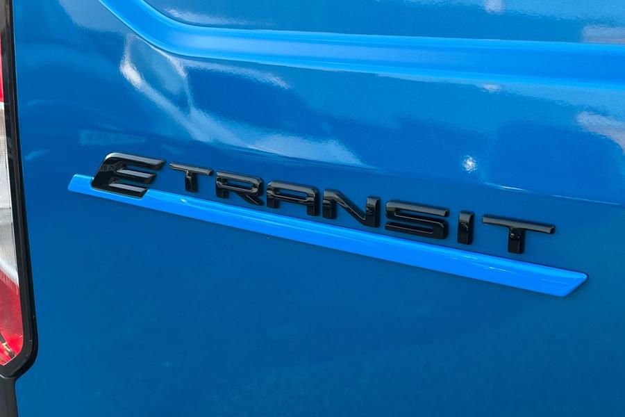 Ford E-Transit Courier Photo autoimg-e6953755e64d2579bce9d2a216f6568ffaeb6485.jpg
