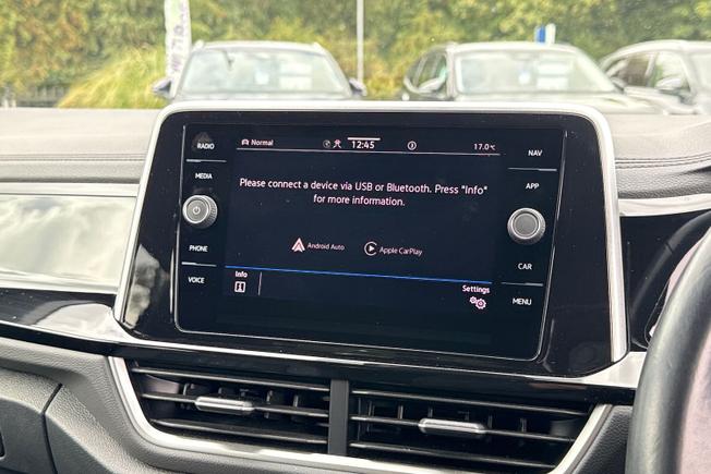VOLKSWAGEN T-Roc Photo 28
