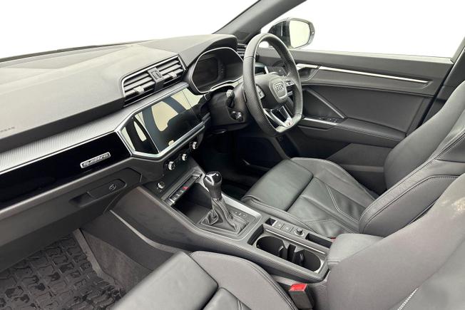AUDI Q3 Photo 2