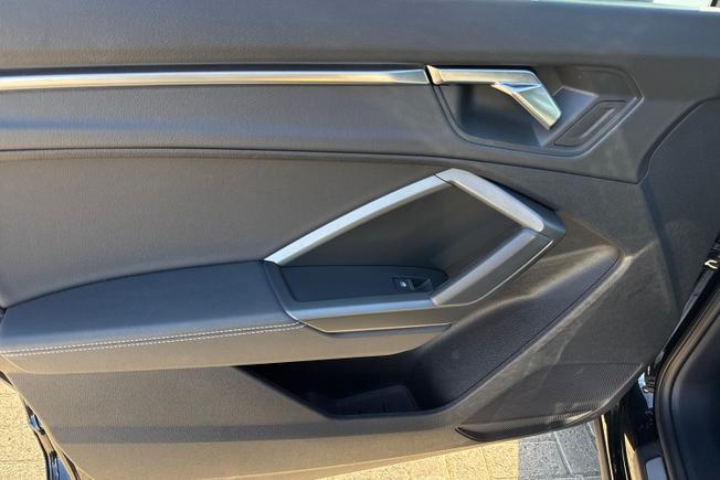 AUDI Q3 Photo 42