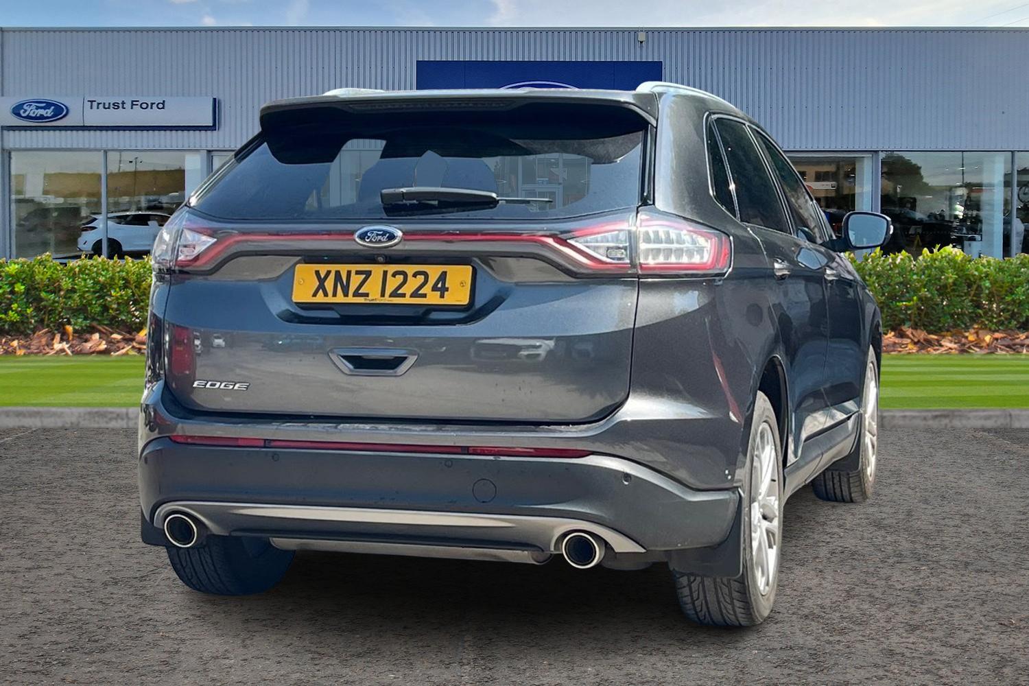 Ford EDGE Photo 3
