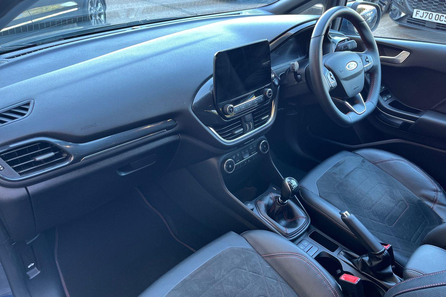 Ford FIESTA Photo 17