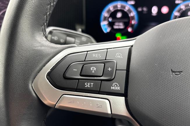 VOLKSWAGEN Tiguan Photo 16