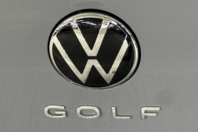 VOLKSWAGEN Golf Photo 27