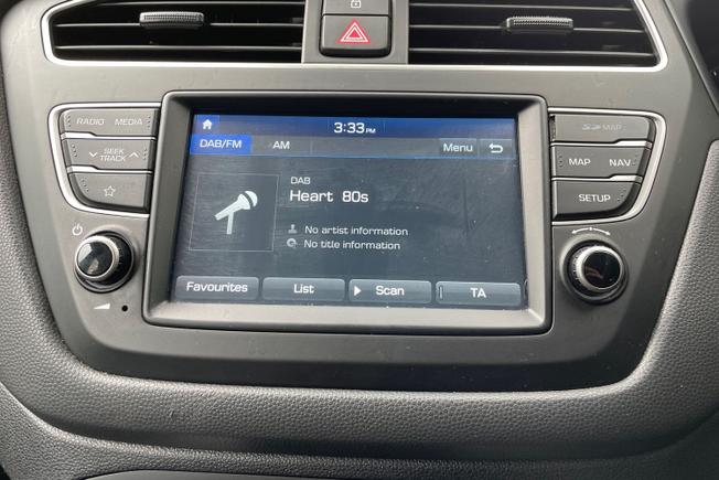 HYUNDAI i20 Photo 13