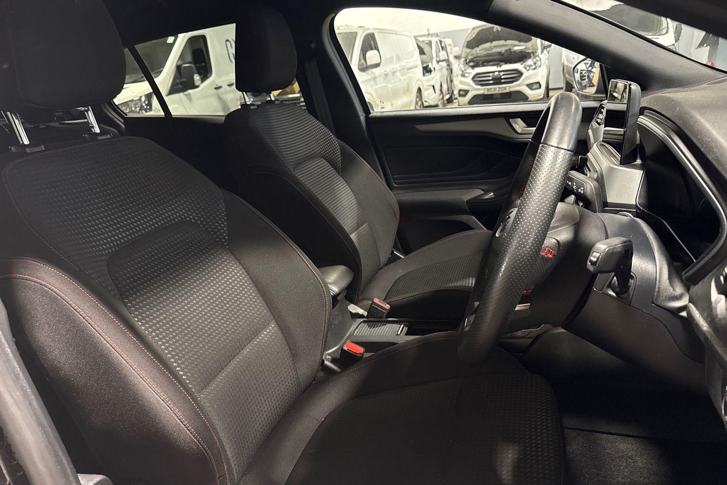 Ford FOCUS Photo 16