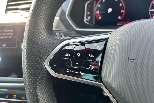 VOLKSWAGEN Tiguan Photo 16