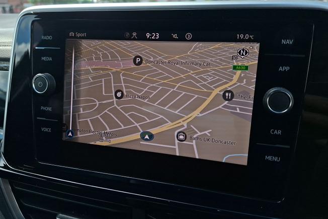 VOLKSWAGEN T-Roc Photo 14