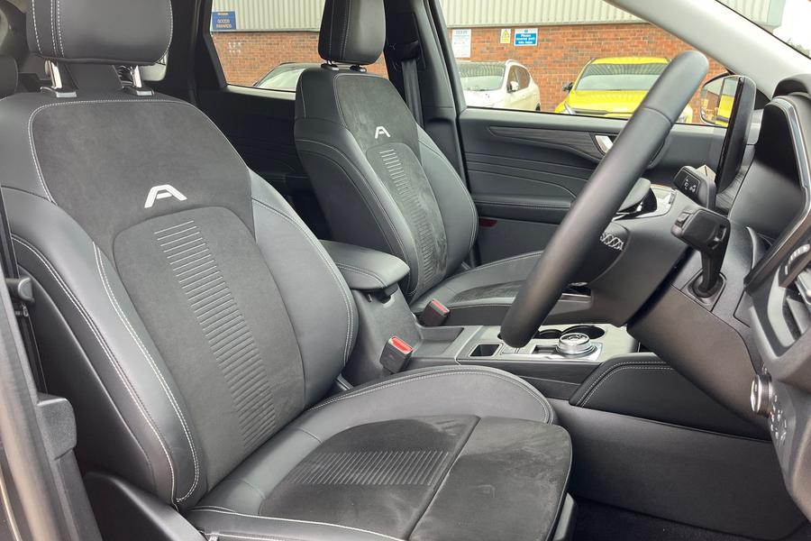 Ford Kuga Photo autoimg-e6ae9895b6773f1079aef963e96bacdab4675bd4.jpg