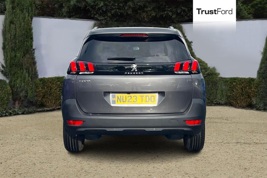 Peugeot 5008 Photo autoimg-e6af2b946f4e82c902f49c0ab1096e3fbc2ca3c0.jpg