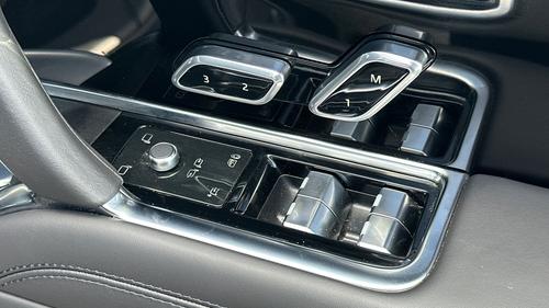 Land Rover Range Rover Photo autoimg-e6b0fd4f5c3078db94a7fc925bbad114fc96a96f.jpg