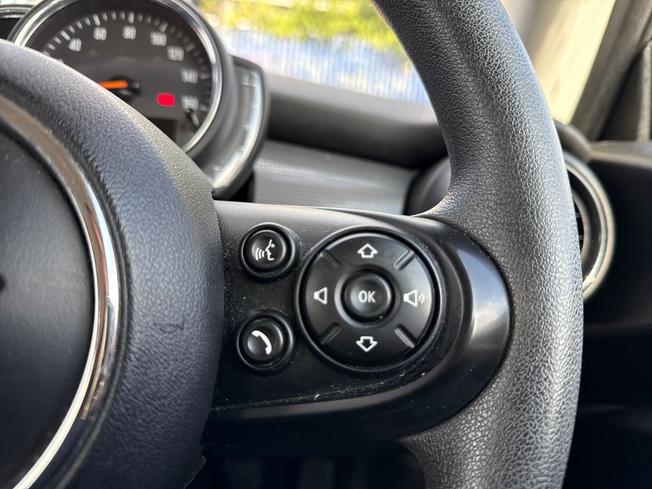 MINI Hatch Photo 17