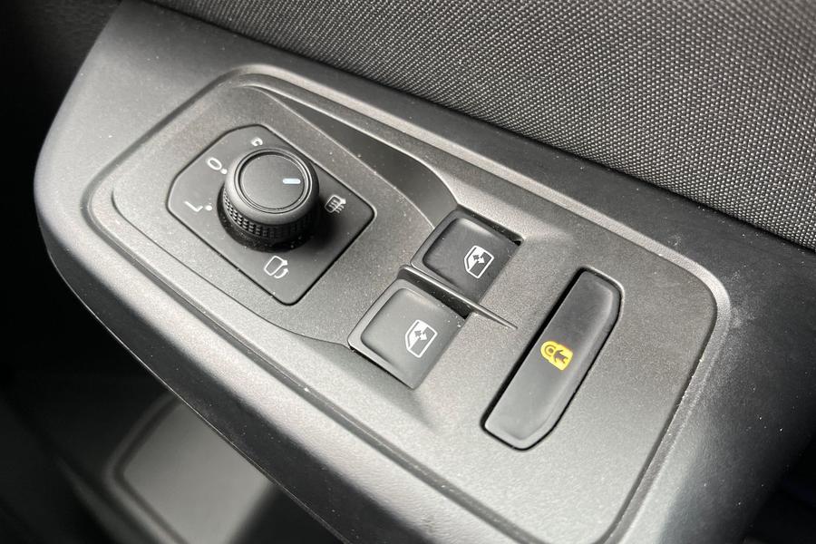 Ford TOURNEO CONNECT Photo autoimg-e6b7d33e8f57361f1eb7b3fc5c7d83d8a8d199b1.jpg
