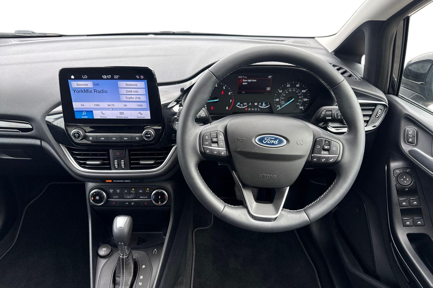 Ford FIESTA Photo 10