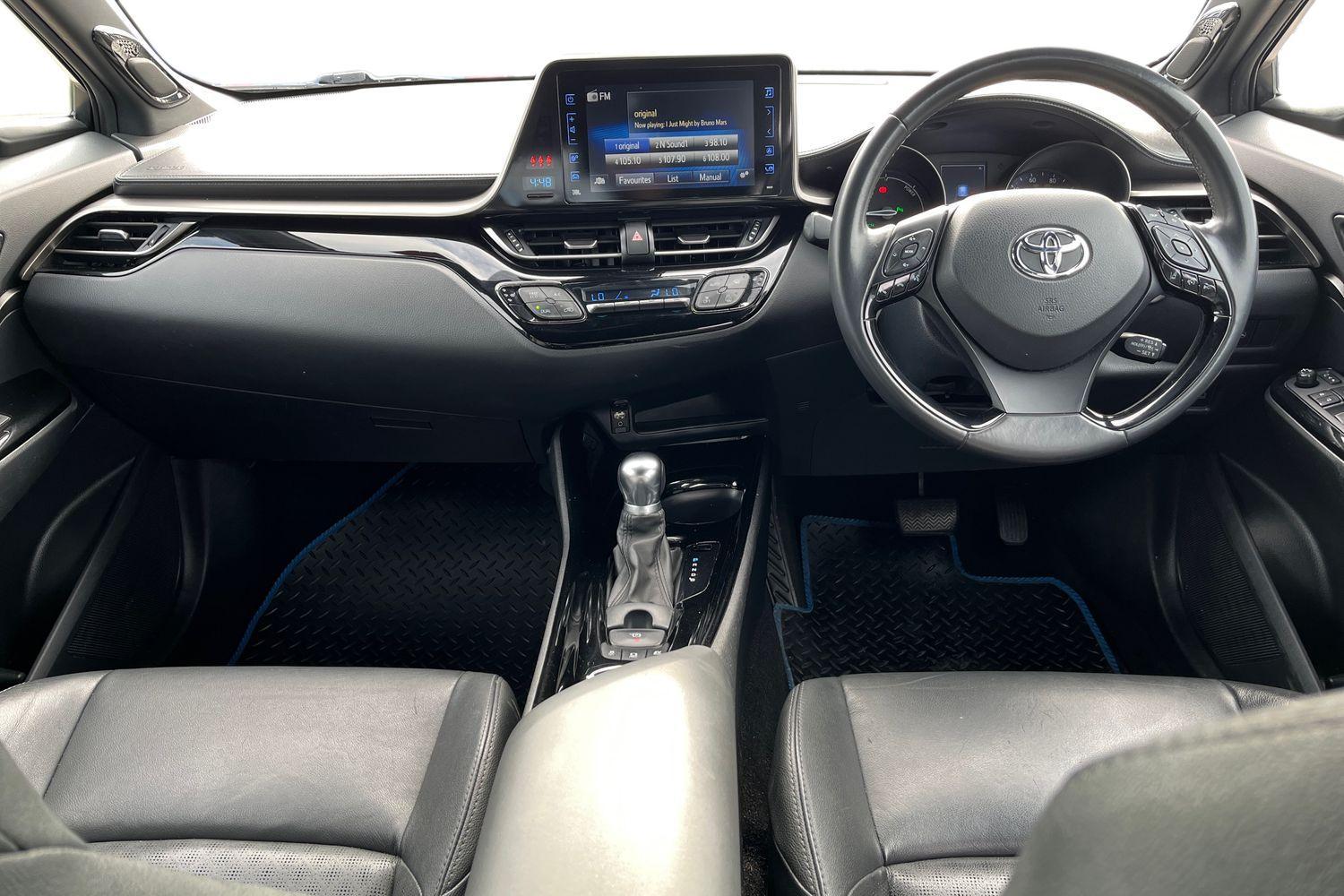 Toyota C-HR Photo 9