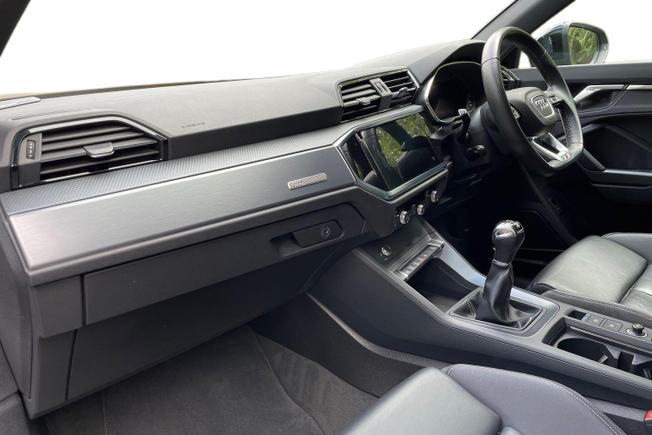 AUDI Q3 Photo 2