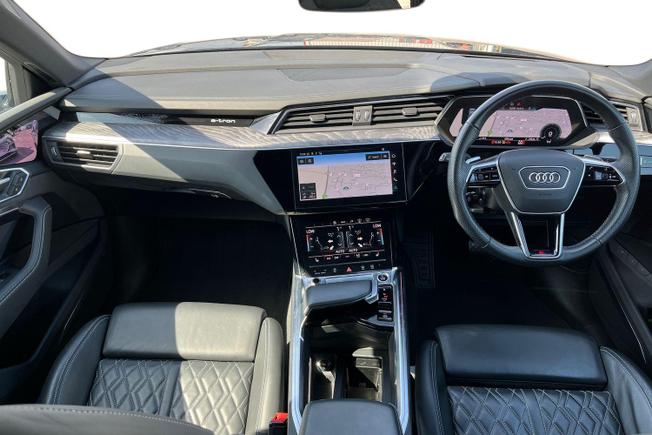 AUDI e-tron Photo 10