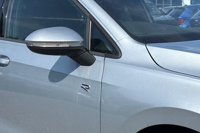 VOLKSWAGEN Golf Photo 20