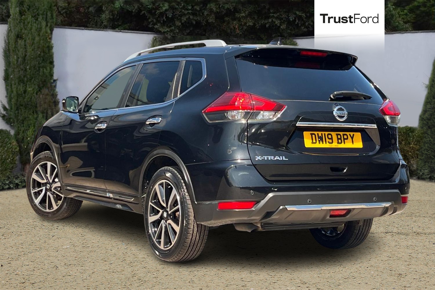 Nissan X-TRAIL Photo 1