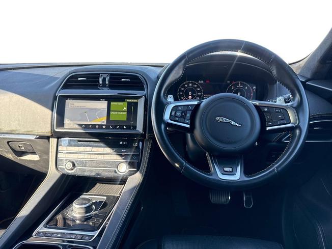 JAGUAR F-Pace Photo 11