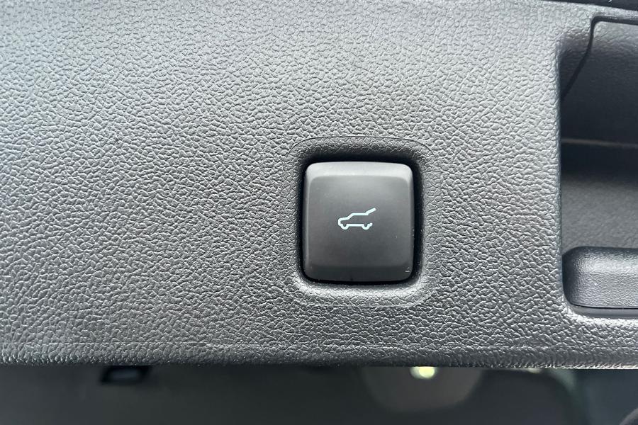 Ford KUGA Photo autoimg-e6c6b88962b8a8546e61f4b450e2ec74d7c3177b.jpg