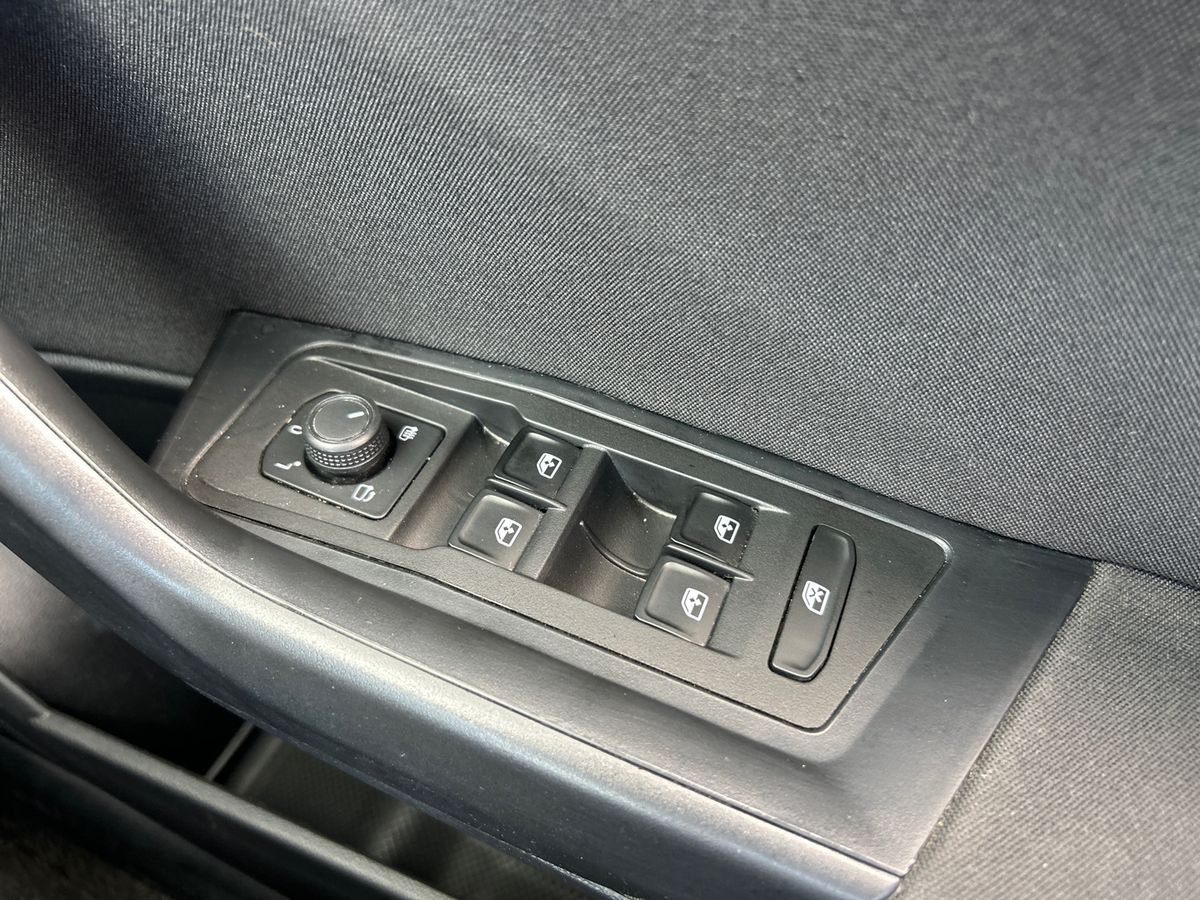 Volkswagen T-Roc Photo 27