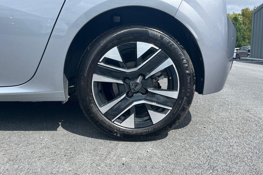 Peugeot 208 Photo autoimg-e6ca6df1691436bad04f602929379d5c8fa2305b.jpg