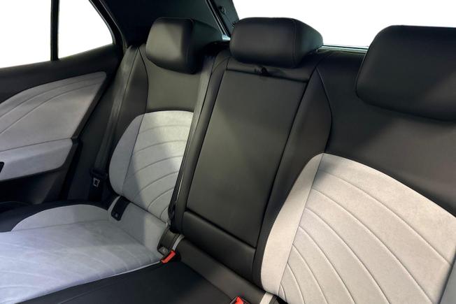 VOLKSWAGEN ID.3 Photo 9