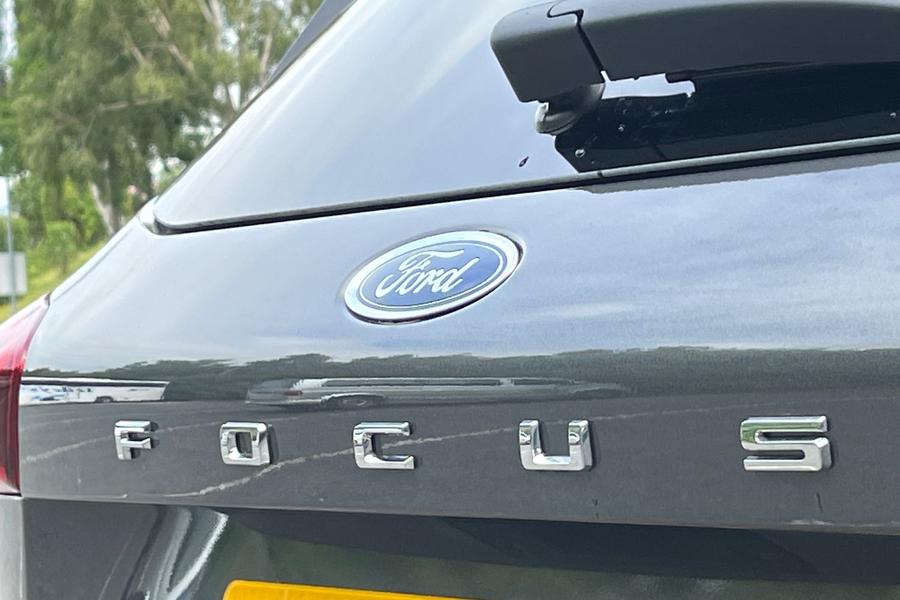 Ford FOCUS Photo autoimg-e6ea78e1e8d18714445ee6635e071a7291d23097.jpg