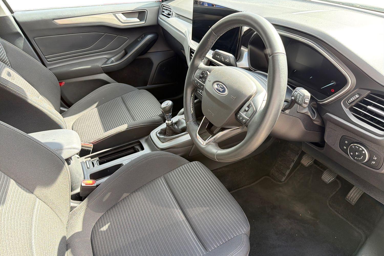 Ford FOCUS Photo 8