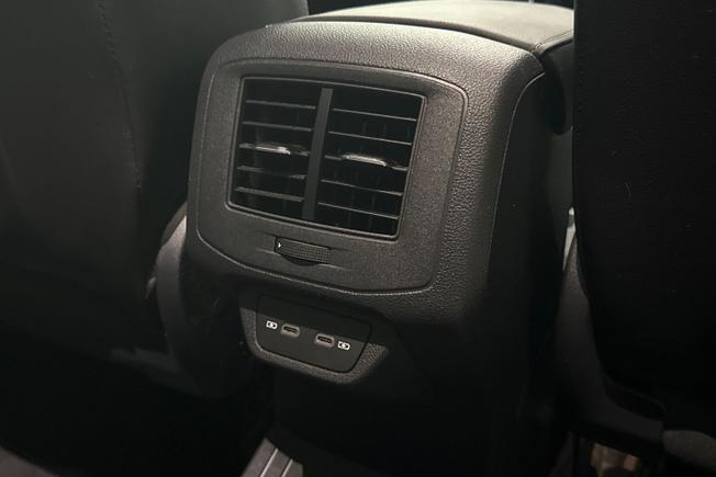 VOLKSWAGEN T-Roc Photo 28
