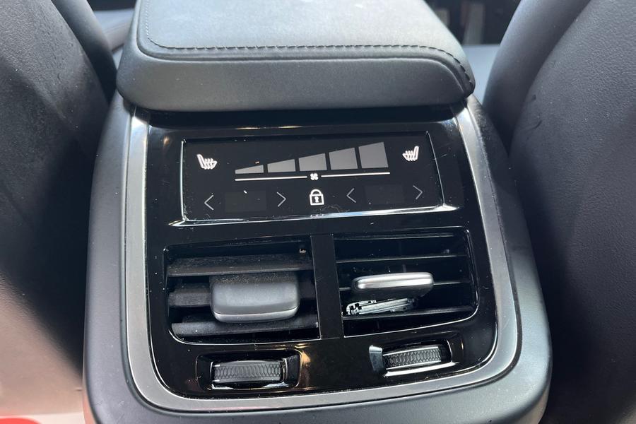 Volvo XC60 Photo autoimg-e6efe8f1942a8d7323bdf9e5e3646833f098ebff.jpg
