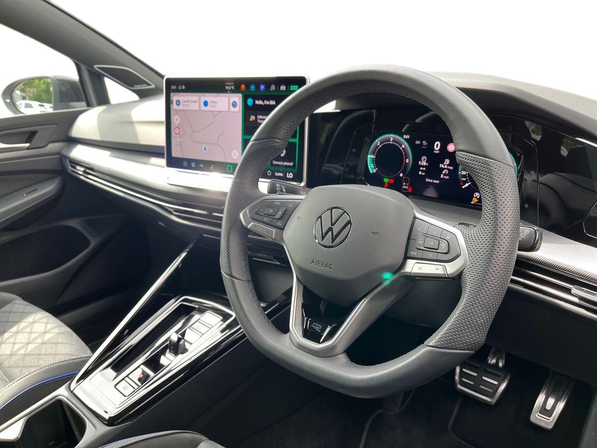 Volkswagen Golf Photo autoimg-e6fd35392de307bbcc0e45a8d97c53792f352f2e.jpg