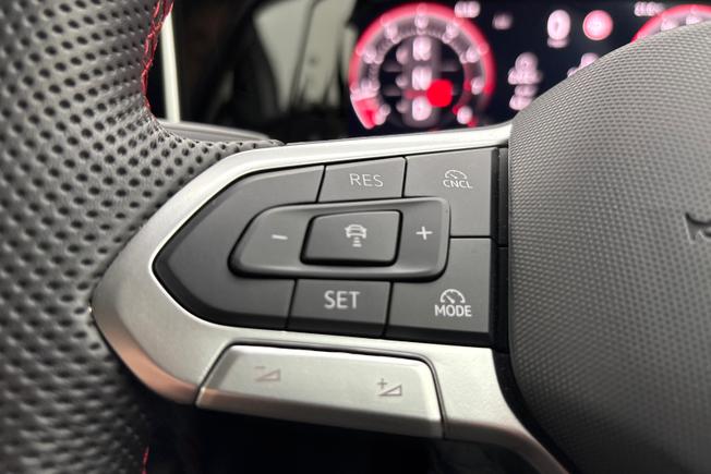 VOLKSWAGEN Golf Photo 16