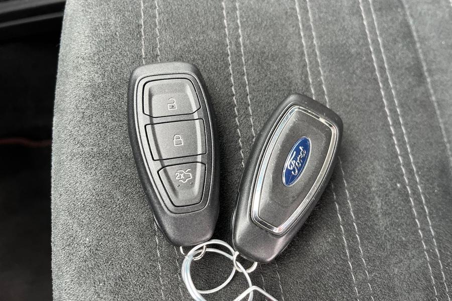 Ford KUGA Photo autoimg-e702a7740997b6c51fc80d4079fa822ca32cd51e.jpg