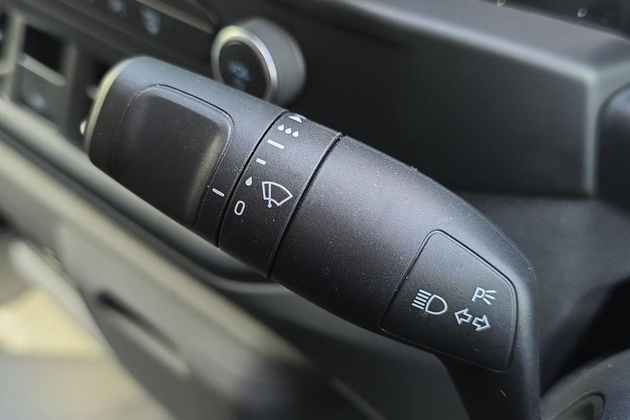 Used FORD TRANSIT CUSTOM WP75URZ 33