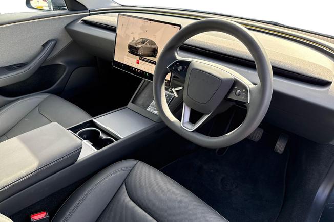 TESLA Model 3 Photo 6