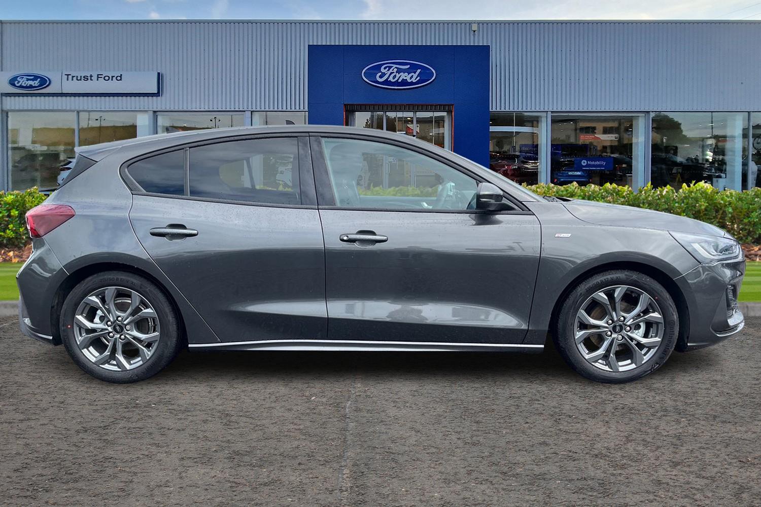 Ford FOCUS Photo 2