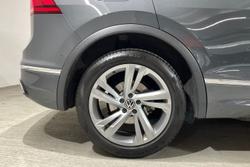 VOLKSWAGEN Tiguan Photo 5