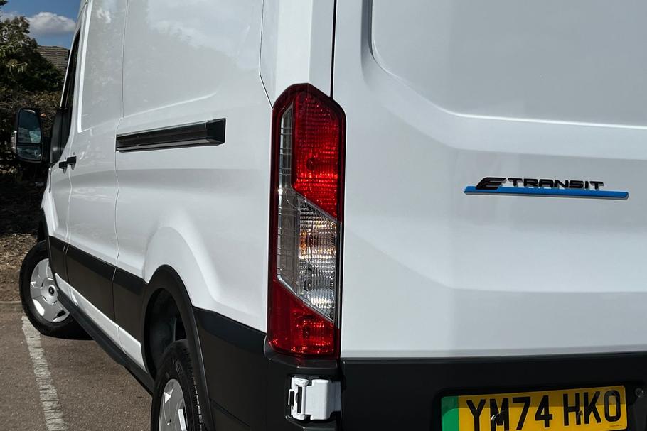 Used Ford E-TRANSIT YM74HKO 28