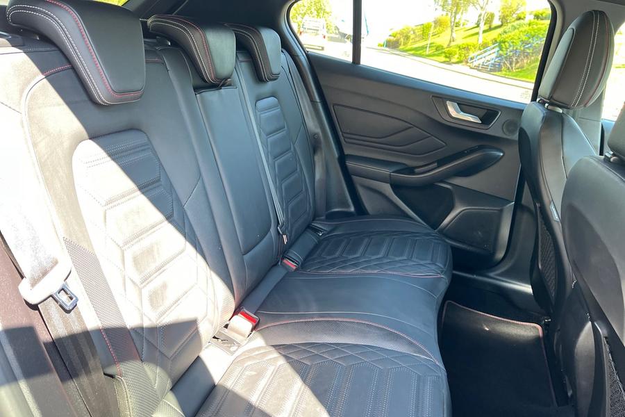 Ford FOCUS Photo autoimg-e70f15f42d221550937aac10f40dd108368c8608.jpg