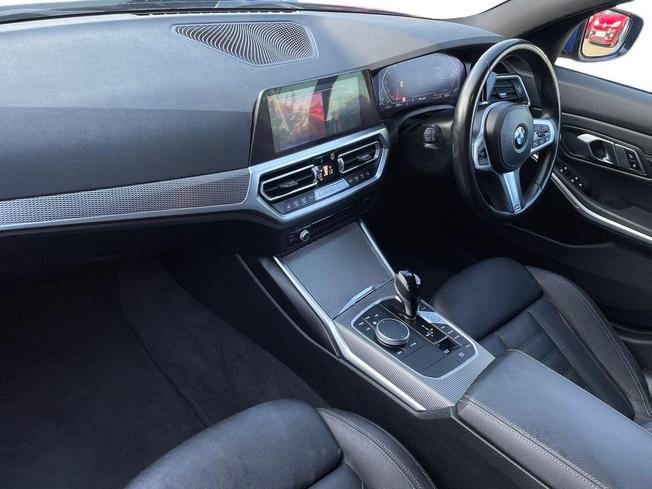 BMW 3 Series Photo 2