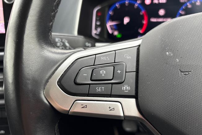 VOLKSWAGEN T-Roc Photo 16