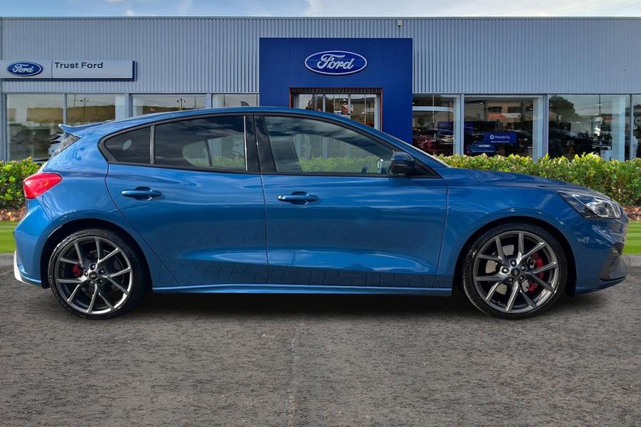 Ford FOCUS Photo autoimg-e71b36b984d1840f63b8ee21eb51f9b31df703be.jpg