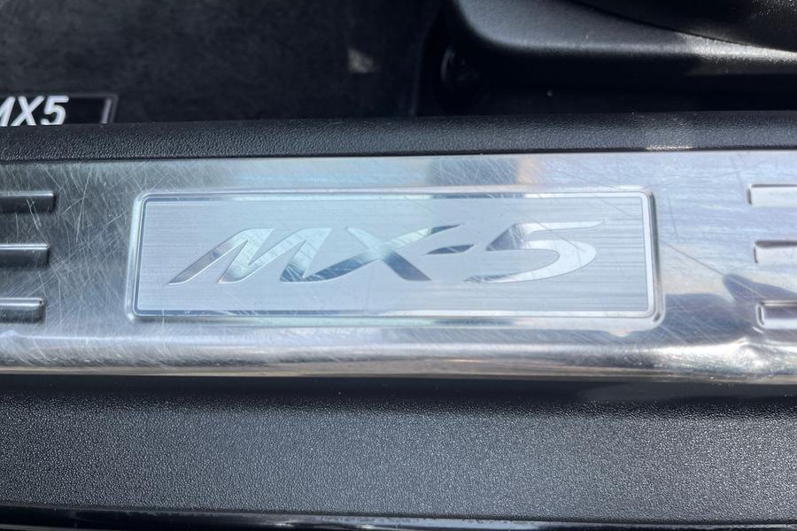 Mazda Mx-5 Roadster Coupe 2.0i Sport Tech 2dr Photo autoimg-e71f106a76dc2c6bb47944498e2f66b3036ea755.jpg