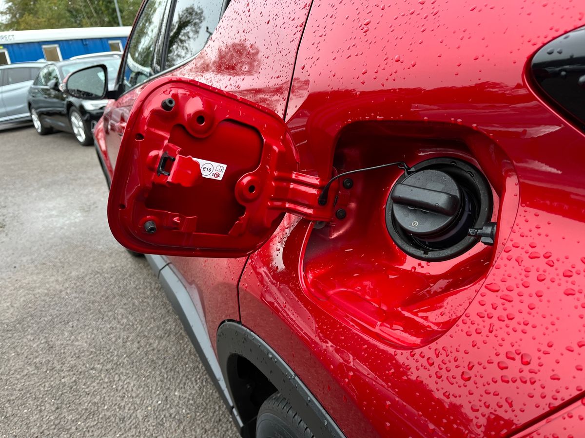 Toyota C-HR Photo 23
