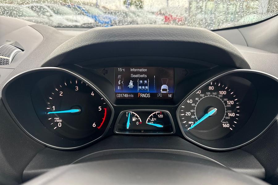 Ford KUGA Photo autoimg-e72c9b8af802b794662e8d7be0675d380da1350e.jpg