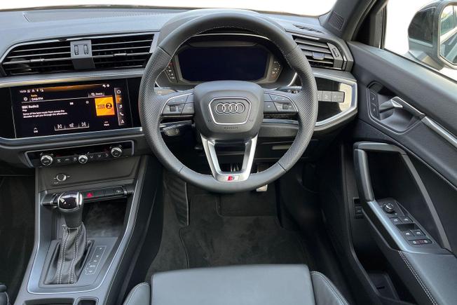 AUDI Q3 Photo 11