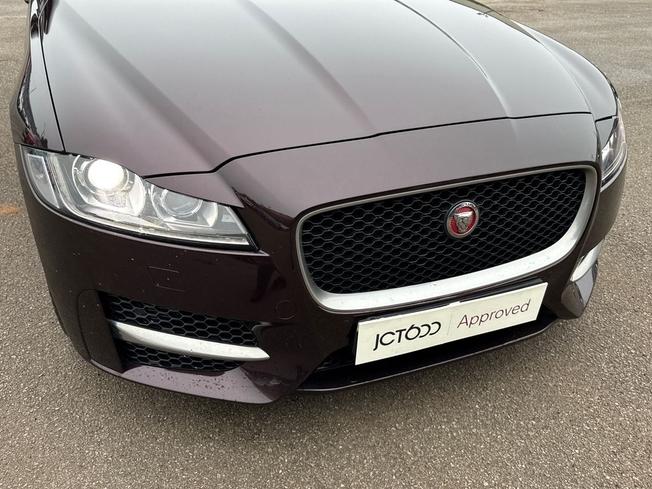 Jaguar XF Photo 30